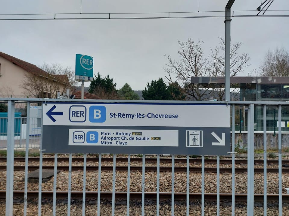 studio lumineux, au calme, accessible, à Gif sur Yvette Apartment in Île-de-France