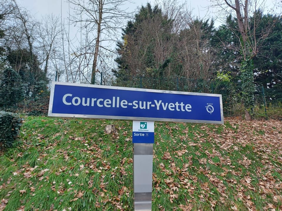 studio lumineux, au calme, accessible, à Gif sur Yvette Apartment in Île-de-France