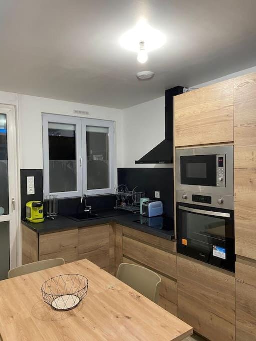 Dining area, oven, stove, toaster