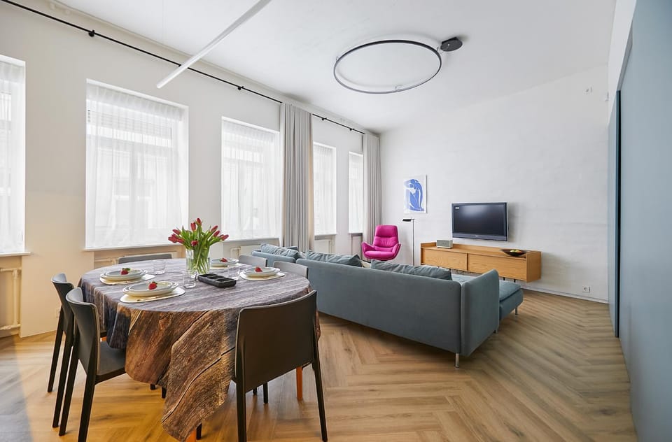 TV and multimedia, Living room, Seating area, Dining area