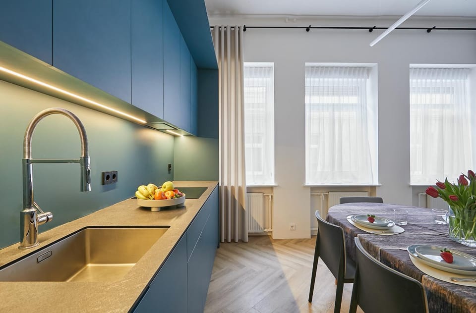 Kitchen or kitchenette, Dining area