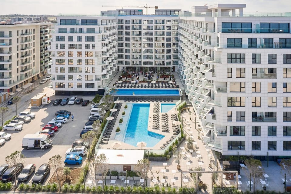 Property building, Swimming pool