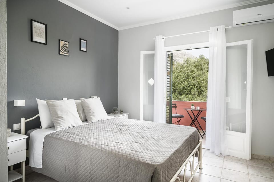 Bed, TV and multimedia, Balcony/Terrace, Bedroom, air conditioner