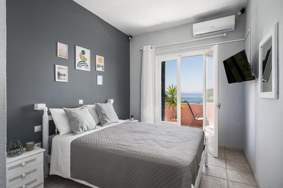 Bed, TV and multimedia, Bedroom, air conditioner