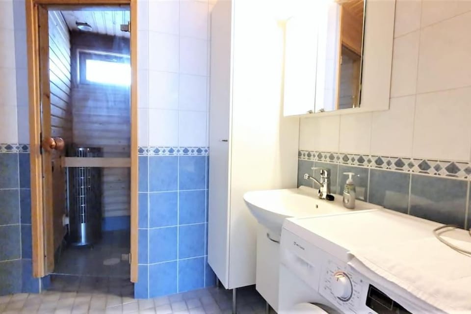 Kotimaailma Apartments - Tilava saunallinen kaksio parvekkeella - Verstaankatu Apartment in Finland