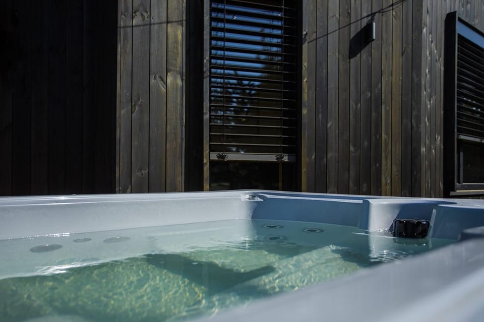 Hot Tub, Hot Tub