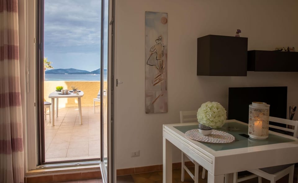 Balcony/Terrace, Living room