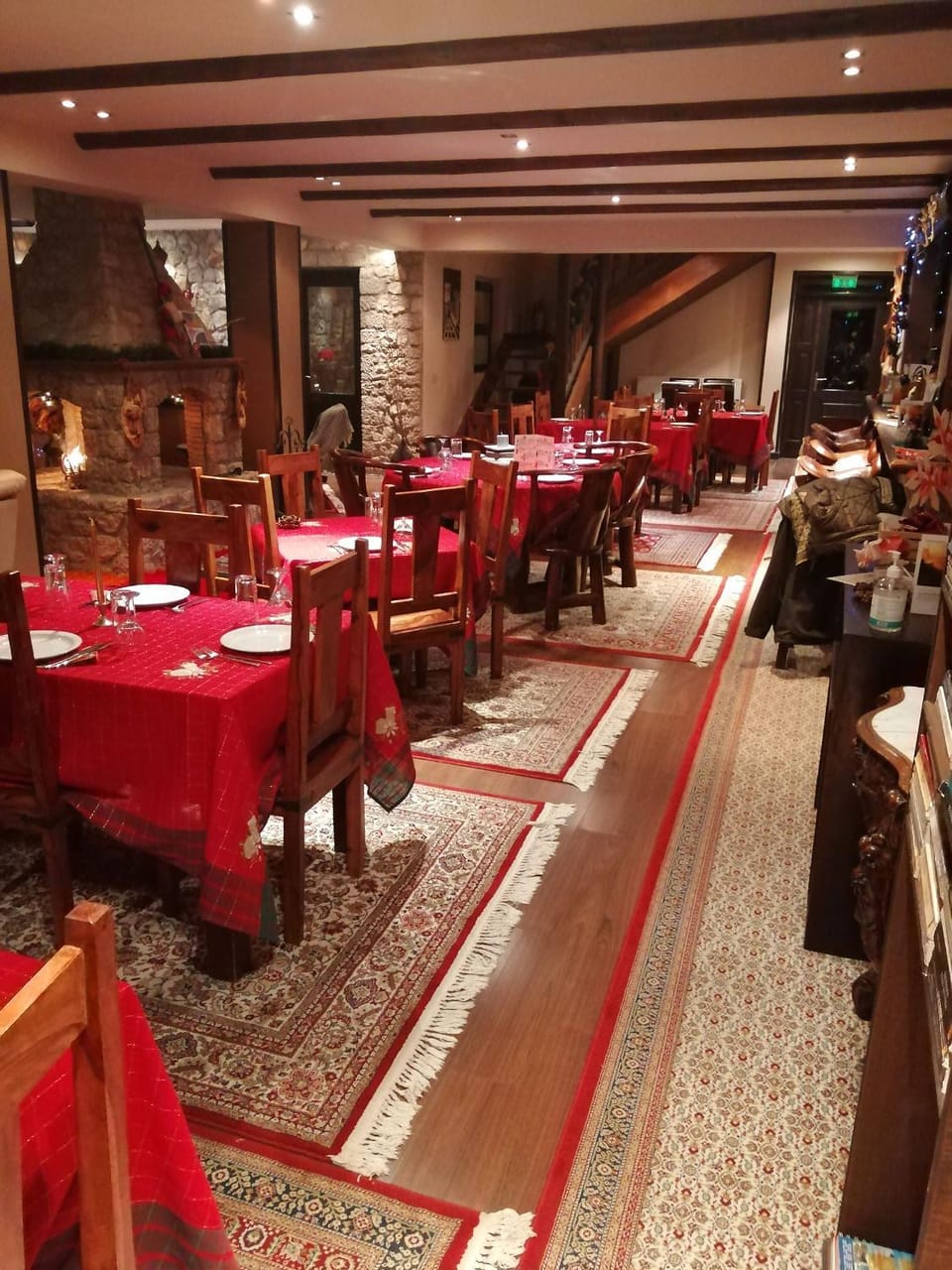 Restaurant/places to eat, Living room, Seating area