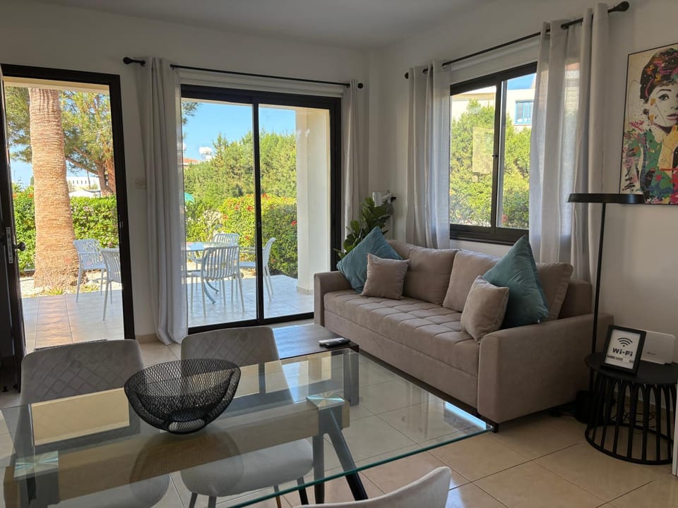 Balcony/Terrace, Living room, Seating area, Dining area