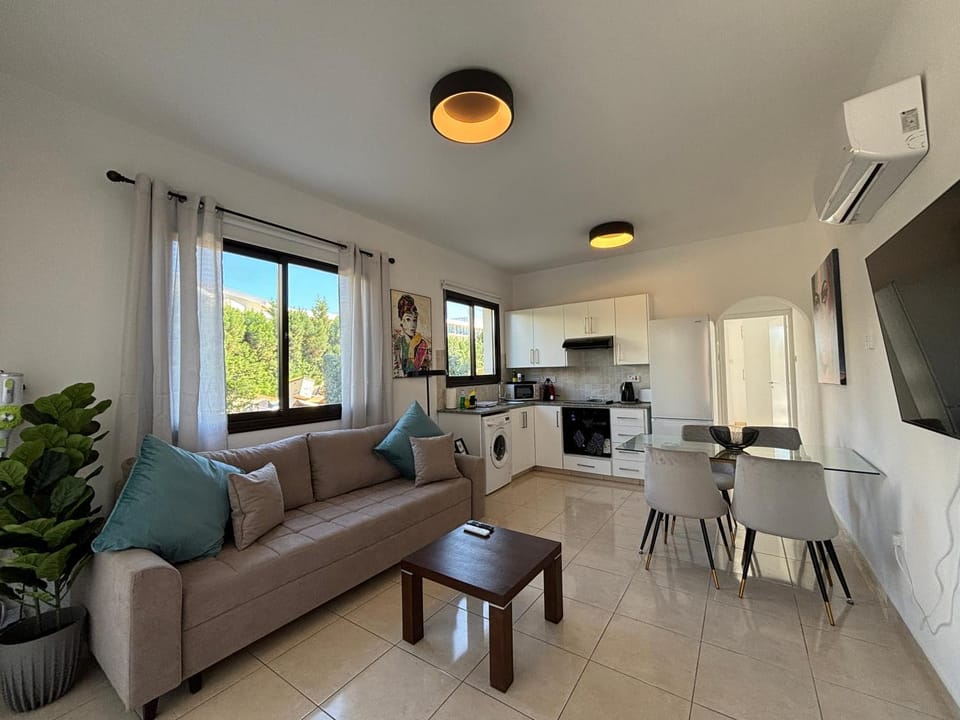 Living room, Dining area, kitchen