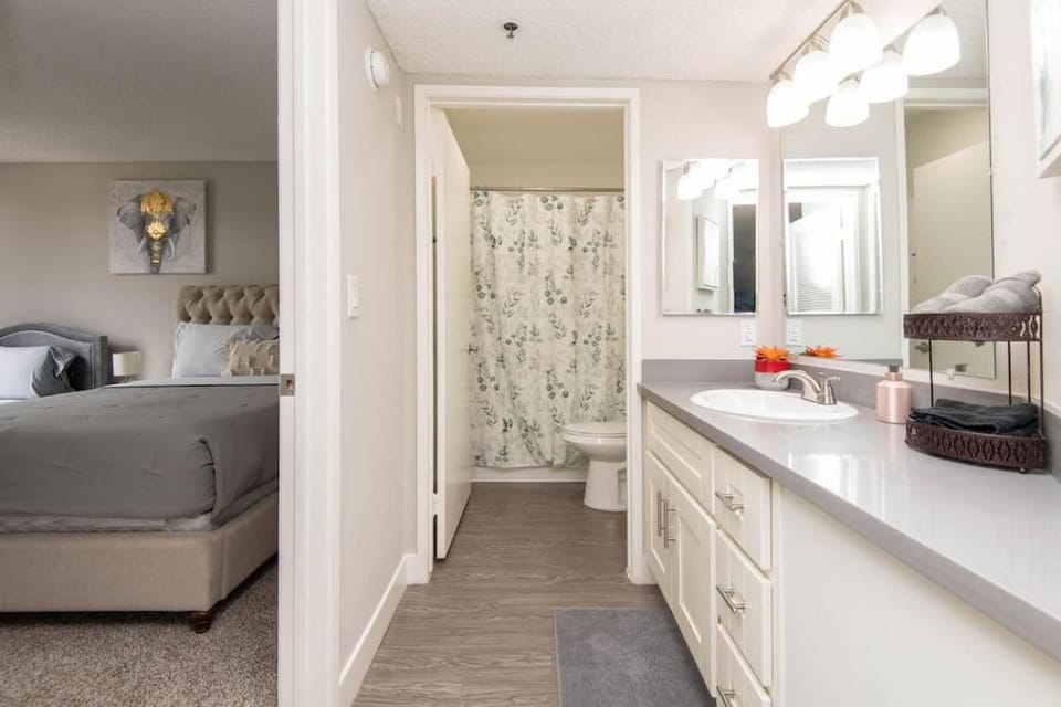 Hollywood 2Bed Apt w Rooftop pool & Panoramic View Apartment in Hollywood
