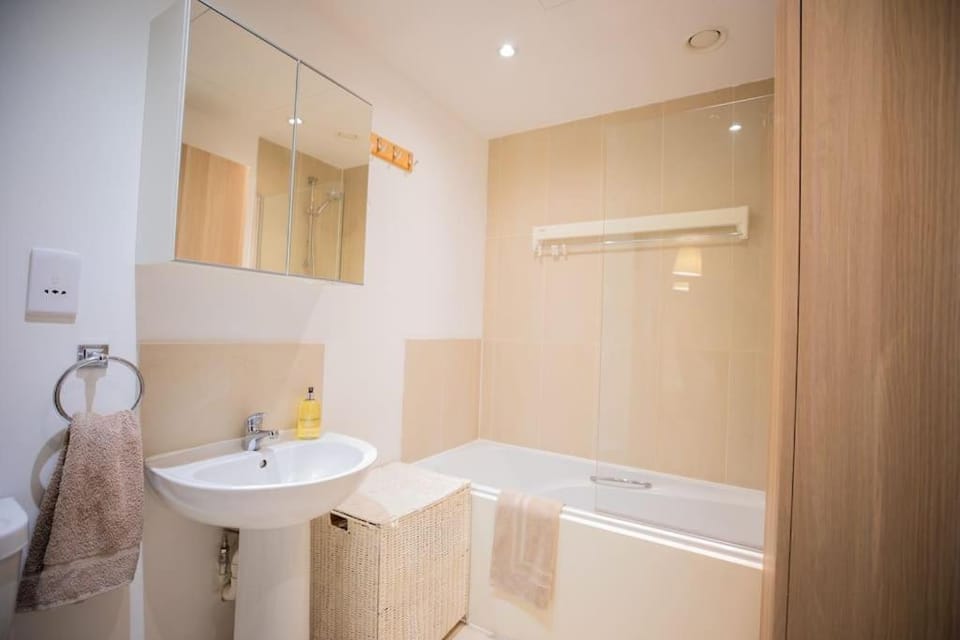 Shower, Bathroom, Bath, towels