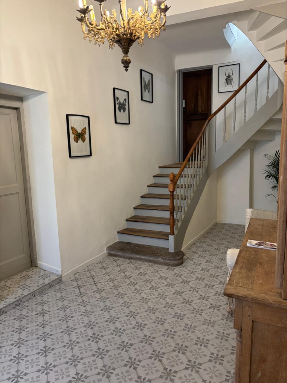 Spacious 5-Bedroom House in Town Center with AC, sleeps 8-10 House in Occitanie