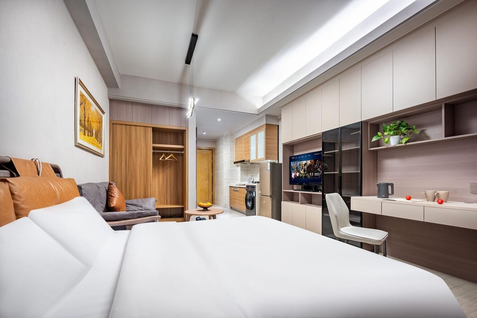 Photo of the whole room, Bedroom
