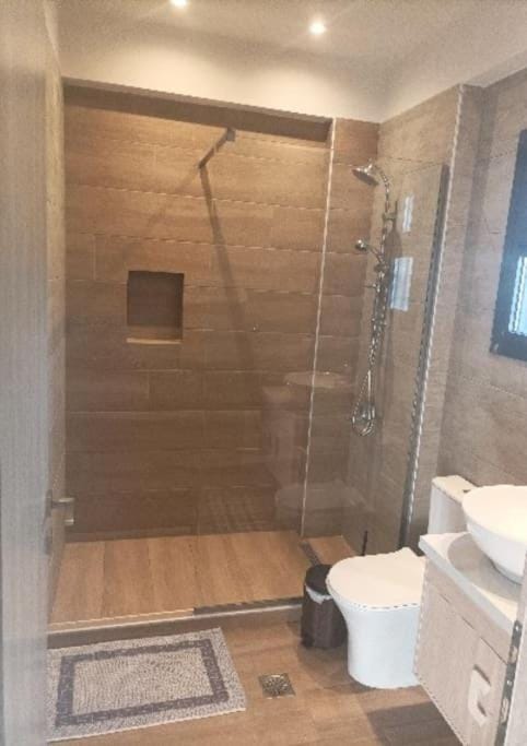 Shower, Toilet