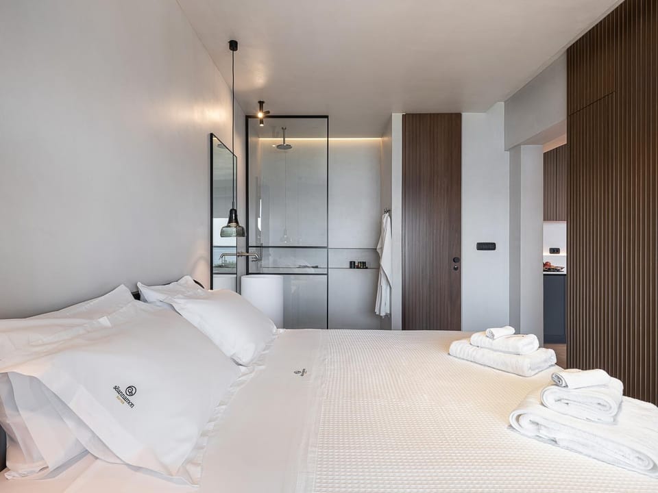 Bathroom, Photo of the whole room, Bedroom