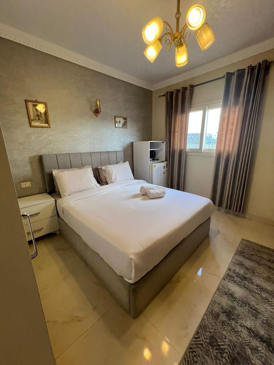 Bed, Living room, Photo of the whole room, Seating area, Bedroom