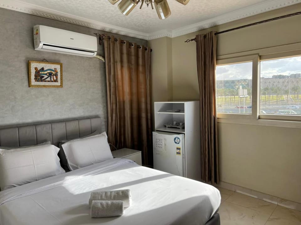 Bed, Kitchen or kitchenette, Photo of the whole room, Bedroom, minibar, oven, air conditioner