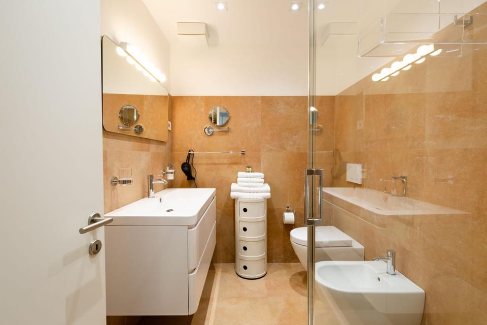 Shower, Toilet, Bathroom, bidet, towels