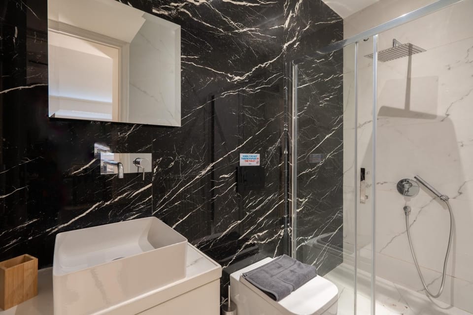 Shower, Bathroom, towels