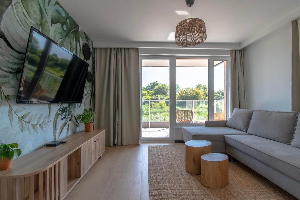 TV and multimedia, Living room, Seating area, Garden view