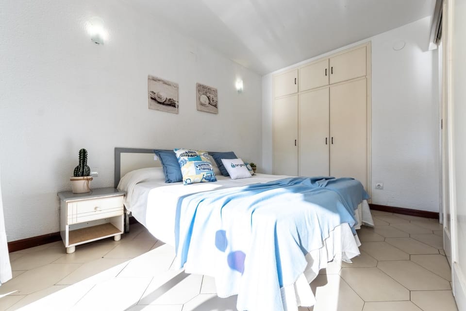 Bed, Bedroom, wardrobe