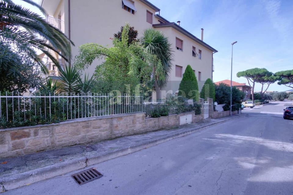 Property building, Street view, Location