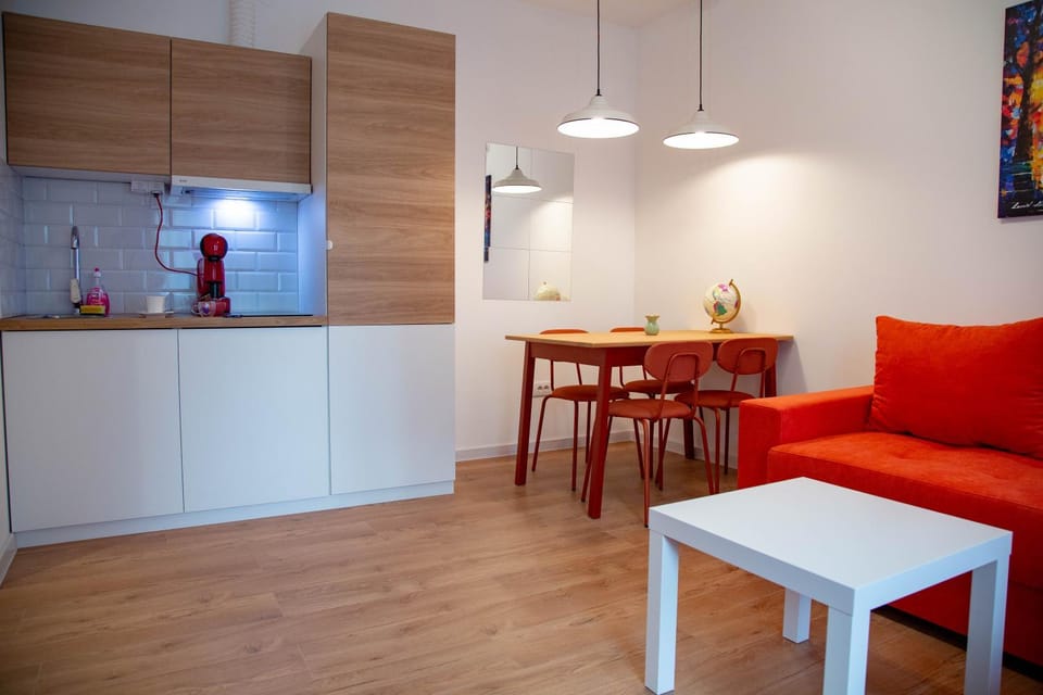 Kitchen or kitchenette, Living room, Seating area, Dining area
