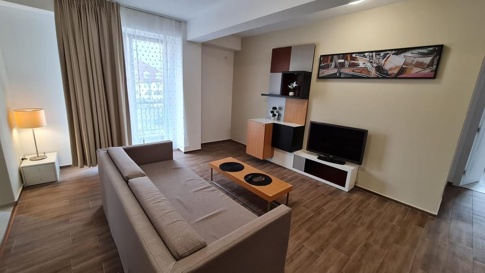 Communal lounge/ TV room, TV and multimedia, Living room, Seating area, Evening entertainment