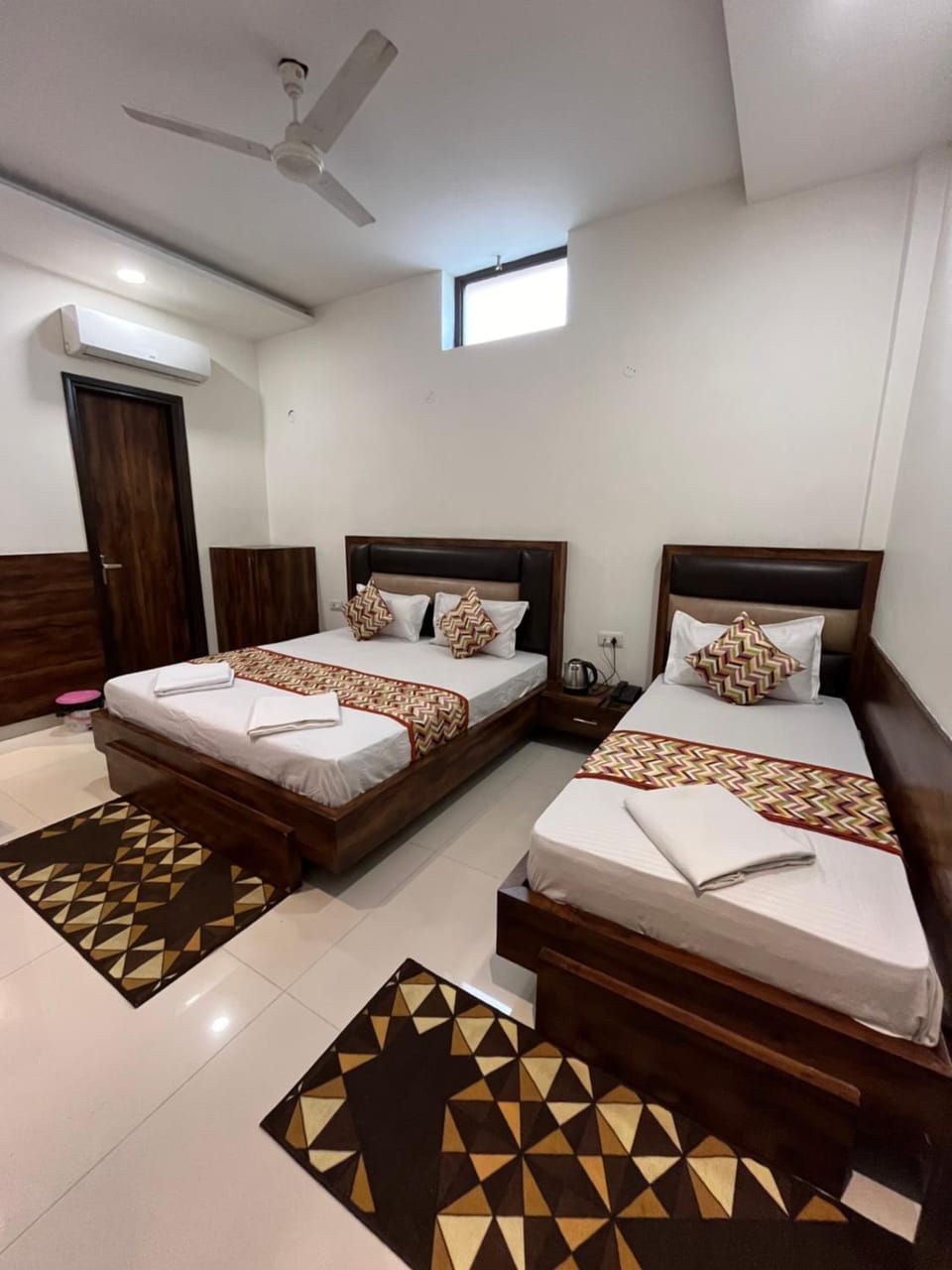 Bed, Photo of the whole room, Bedroom, air conditioner