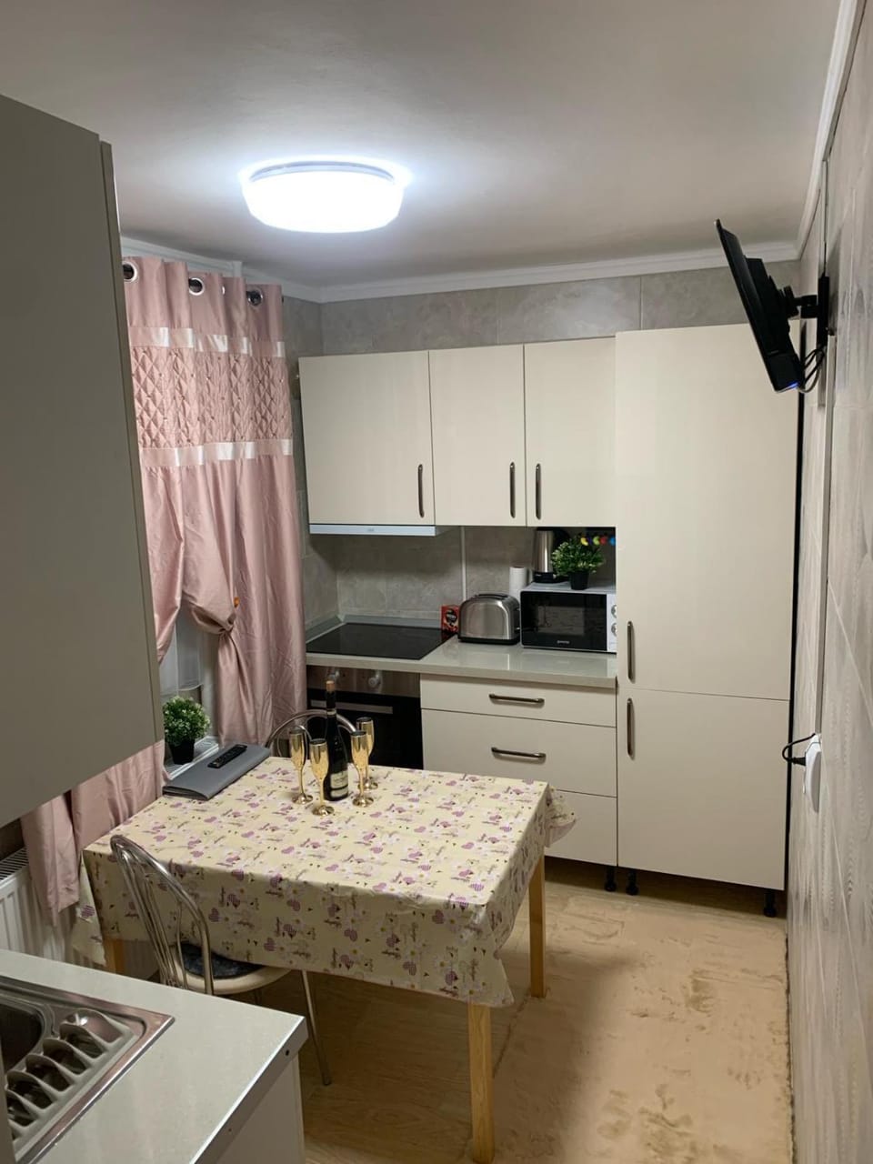 Kitchen or kitchenette, pet friendly, stove