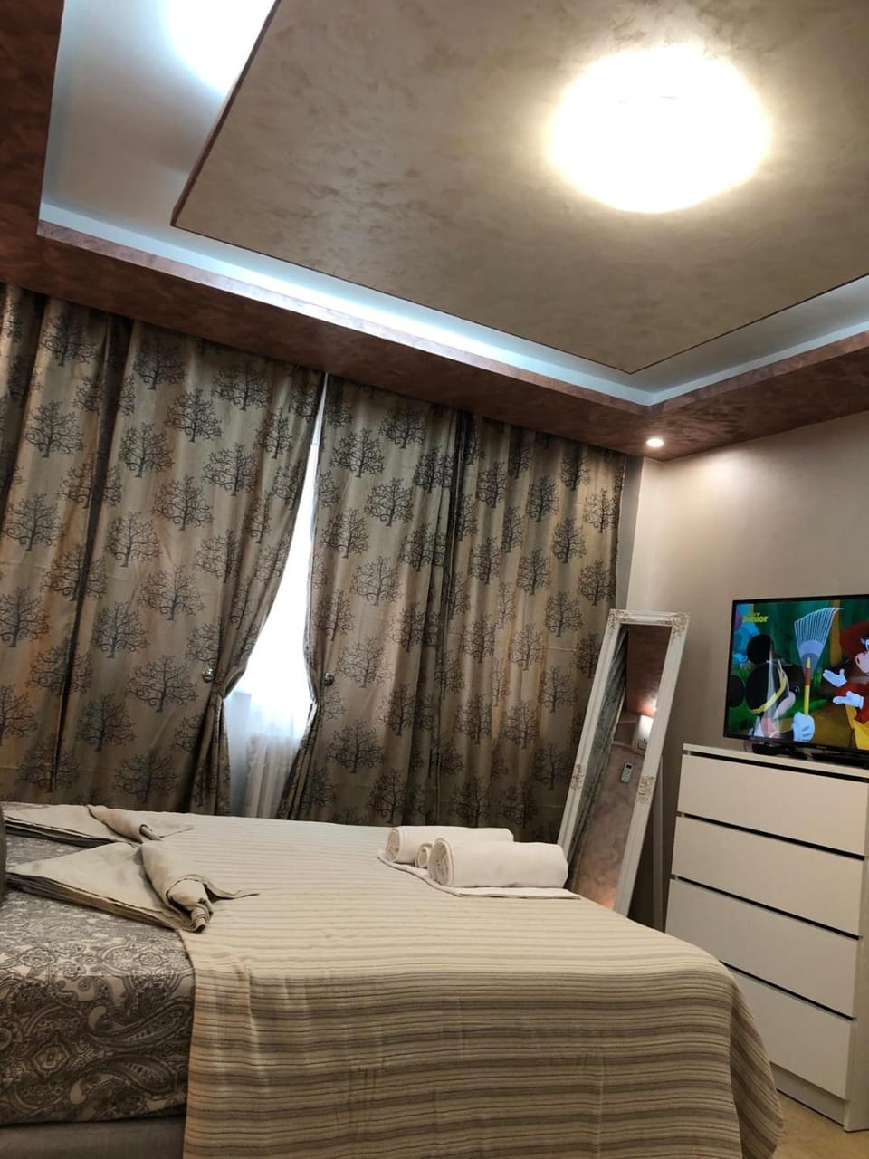 Bed, TV and multimedia, Bedroom