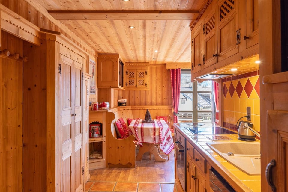 Kitchen or kitchenette, Living room