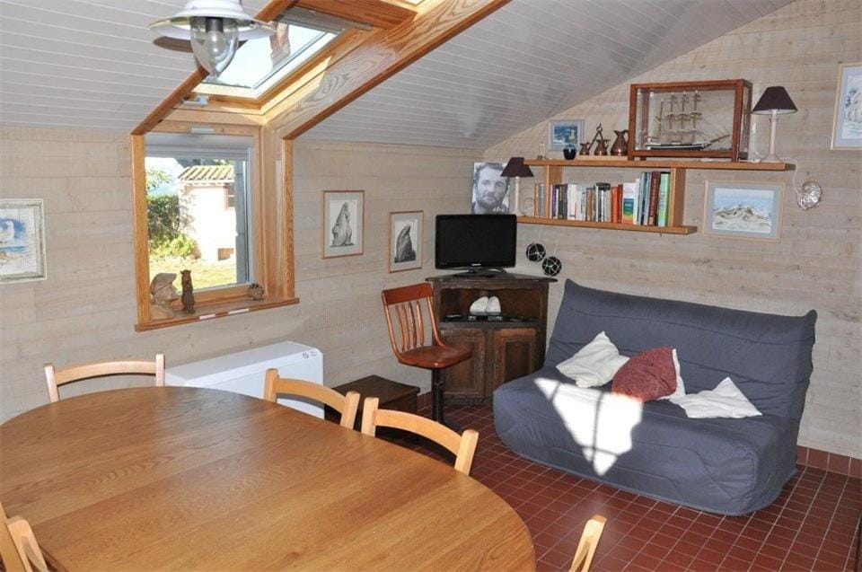 Maison bretonne 50m plage avec jardin et WIFI à TREGASTEL - Réf 413 Villa in Trégastel