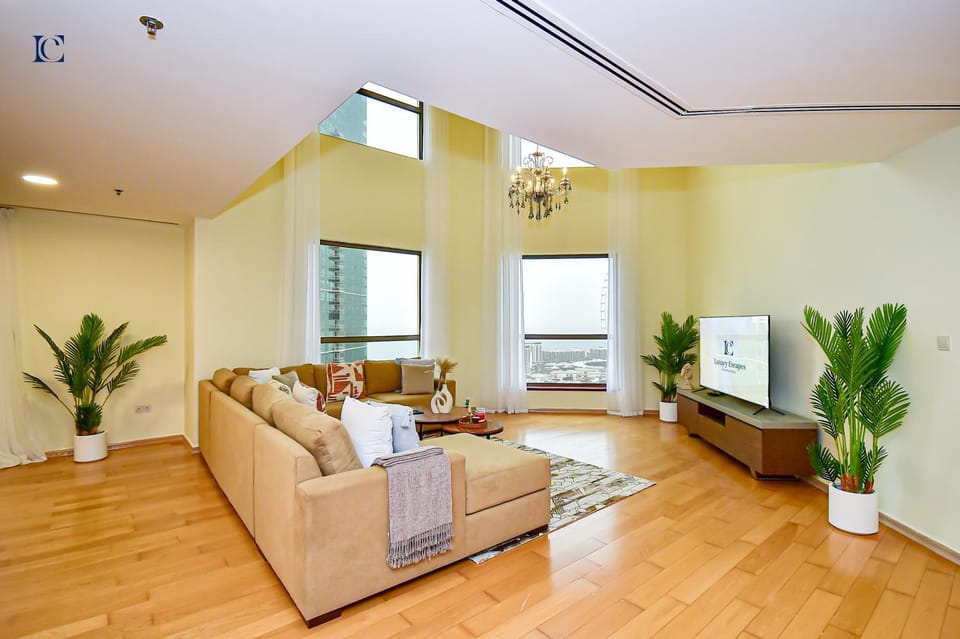 Communal lounge/ TV room, Living room, Seating area, Evening entertainment