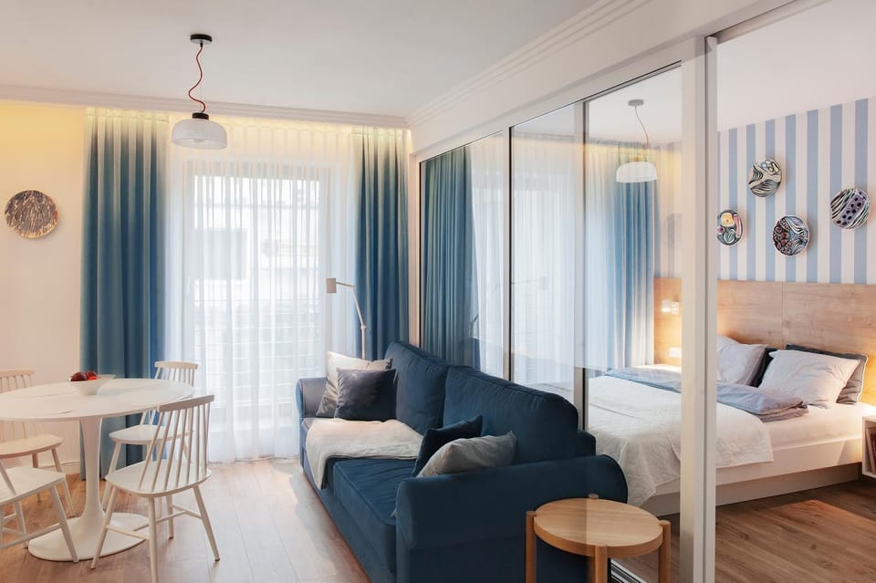 Bed, Living room, Photo of the whole room, Seating area, Bedroom