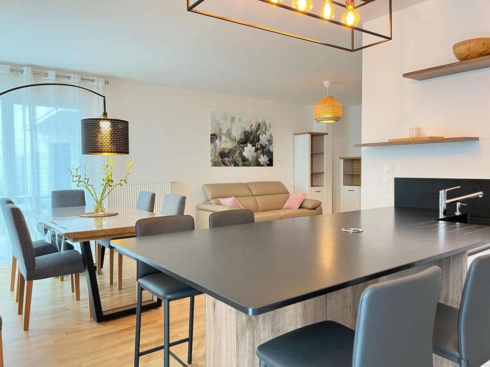 Seating area, Dining area