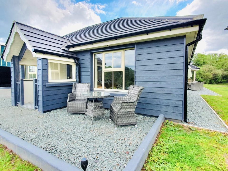 Property building, Patio, Facade/entrance, Seating area