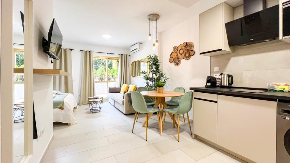 Kitchen or kitchenette, Living room, Dining area