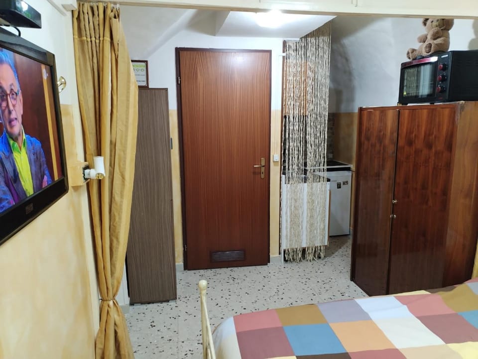 TV and multimedia, Photo of the whole room, Bedroom, wardrobe