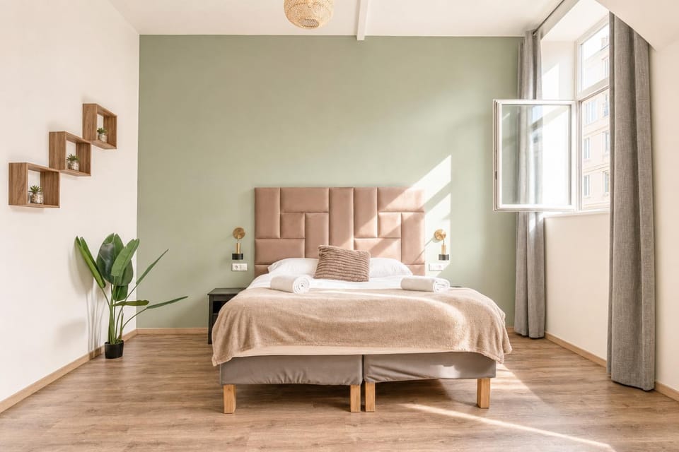 Bed, Bedroom, towels