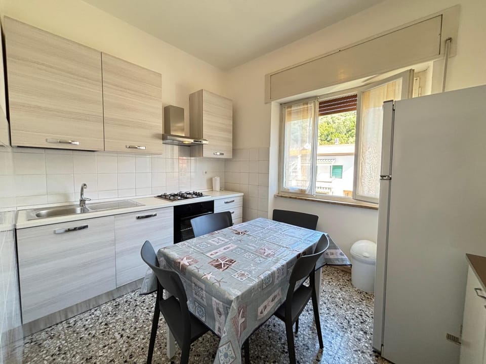 Kitchen or kitchenette, dishwasher, kitchen