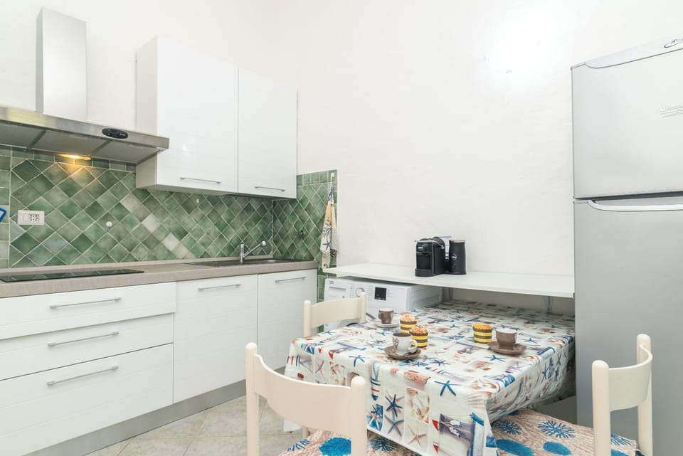 Property building, Kitchen or kitchenette, Living room