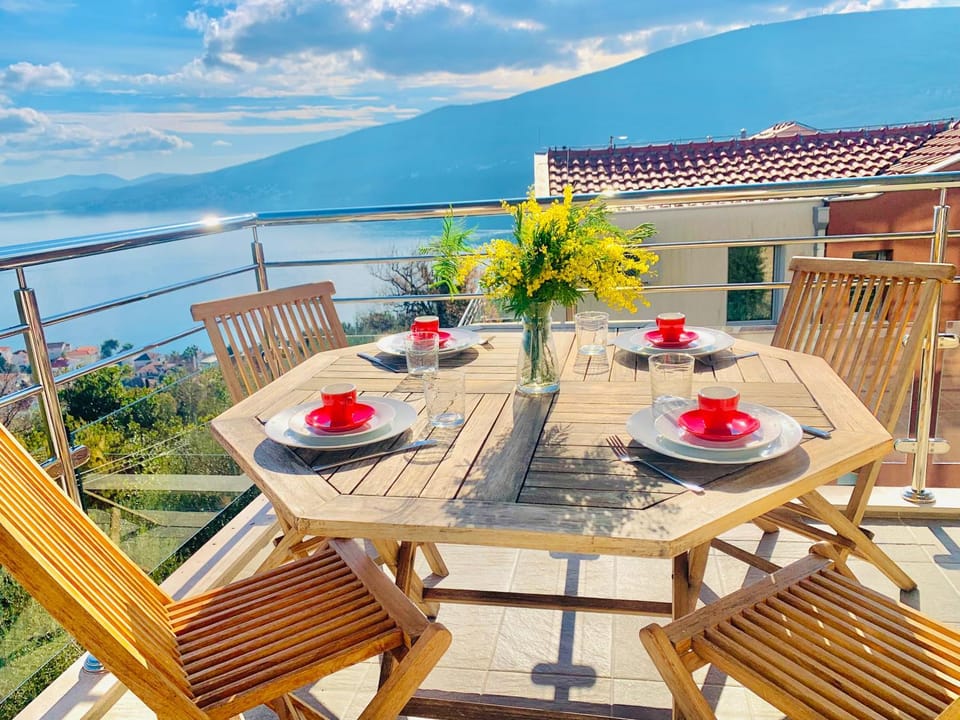 Property building, Day, Natural landscape, View (from property/room), Balcony/Terrace, Dining area, Lake view, Mountain view, River view, Sea view, Swimming pool