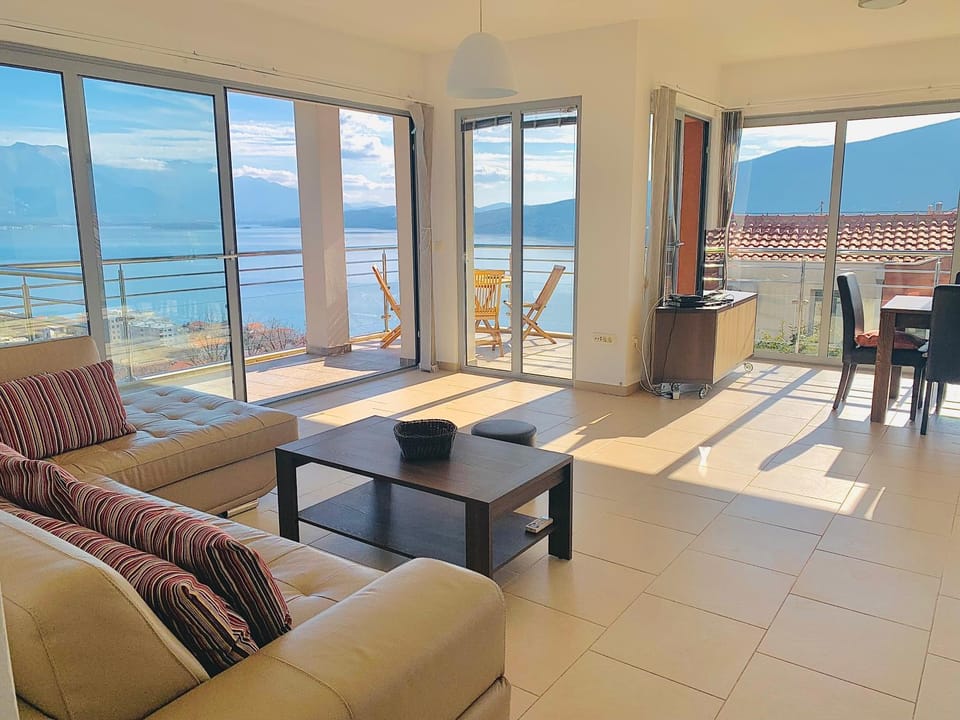 Patio, Day, Natural landscape, View (from property/room), Balcony/Terrace, Living room, Seating area, Dining area, Lake view, Mountain view, River view, Sea view
