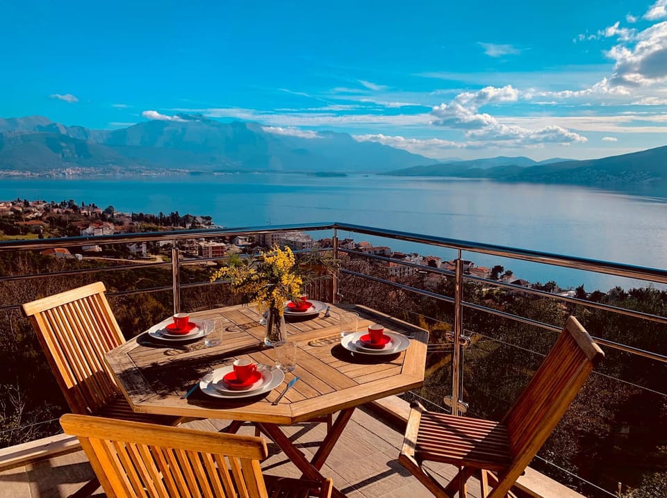Property building, Patio, Restaurant/places to eat, Day, Natural landscape, View (from property/room), Balcony/Terrace, Food and drinks, Dining area, Food, Lake view, Mountain view, River view, Sea view, Swimming pool