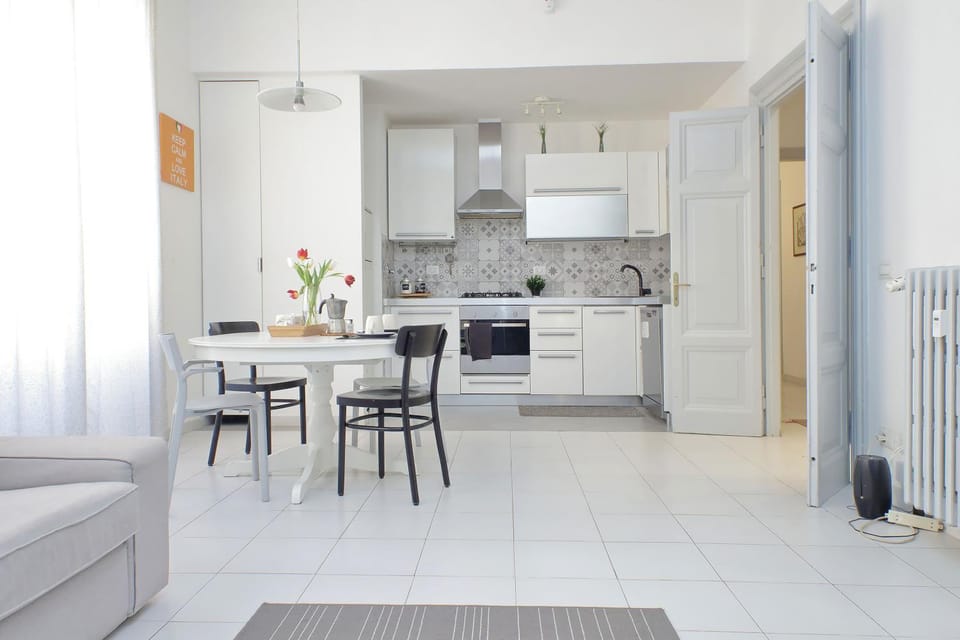 Kitchen or kitchenette, Dining area, oven, stove, toaster