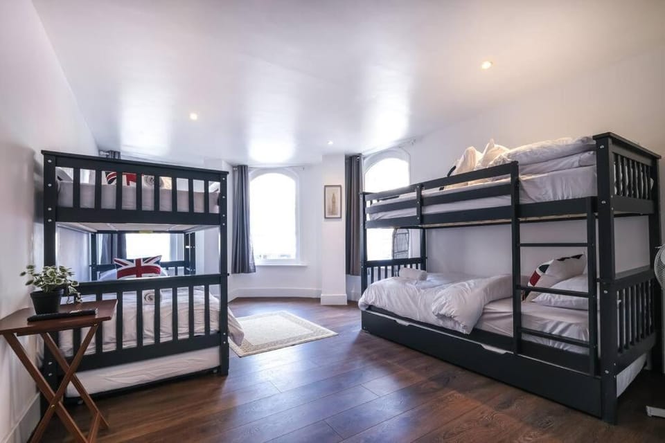 Piccadilly Wonderland Sleep 8 VRA Apartment in City of Westminster