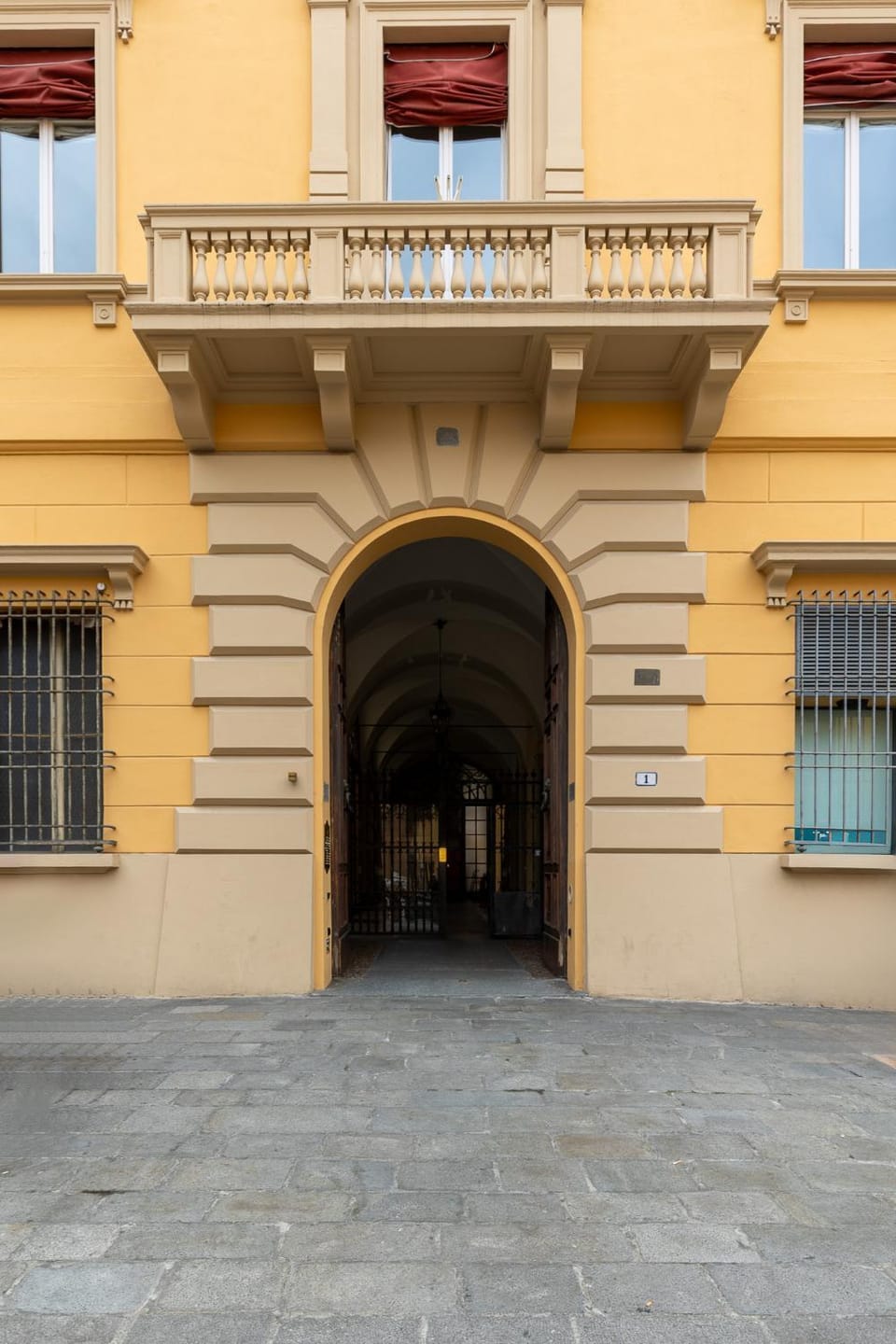 Facade/entrance, Day, Landmark view