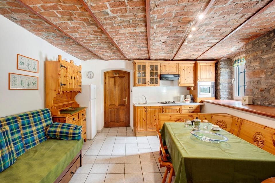 Property building, Kitchen or kitchenette, Living room